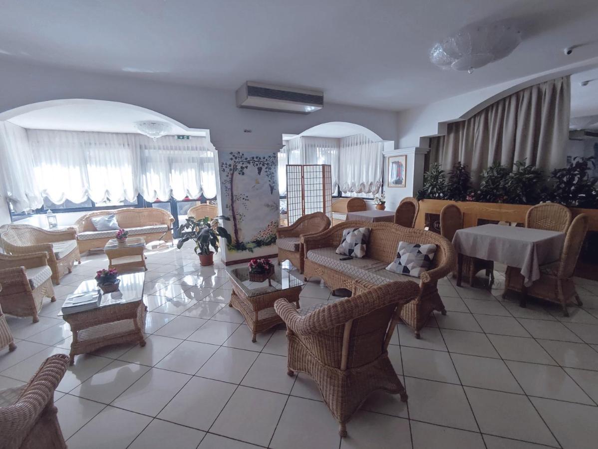 Hotel Arlecchino Milano Marittima Esterno foto