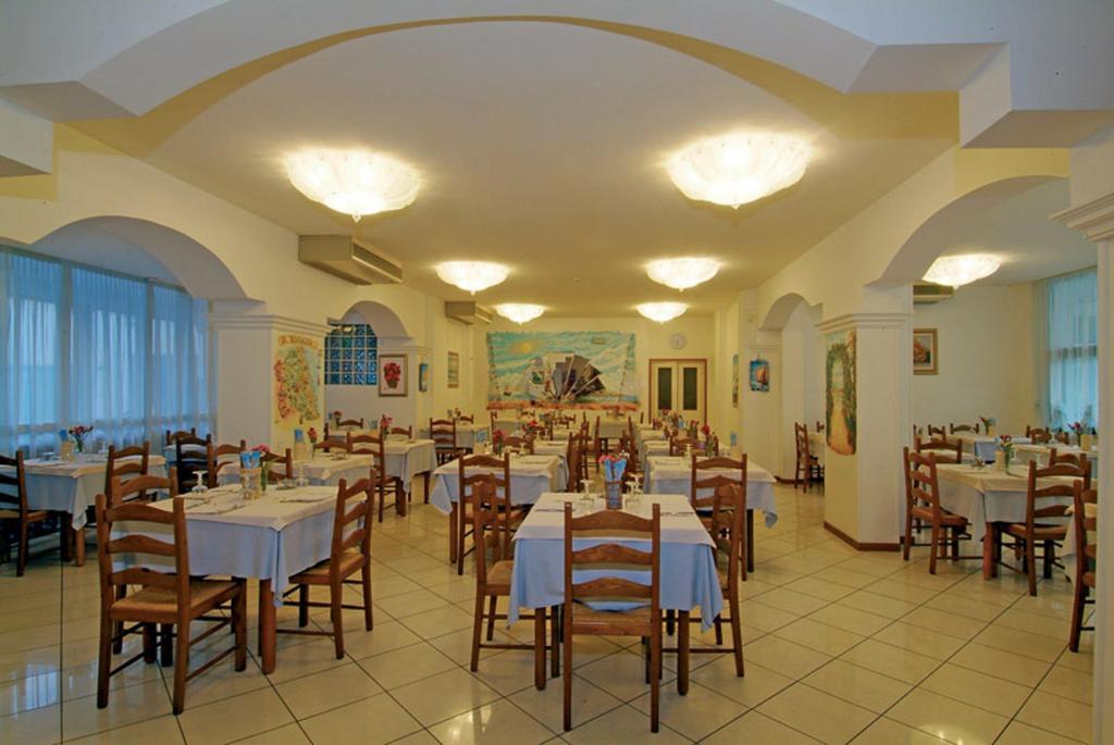 Hotel Arlecchino Milano Marittima Esterno foto