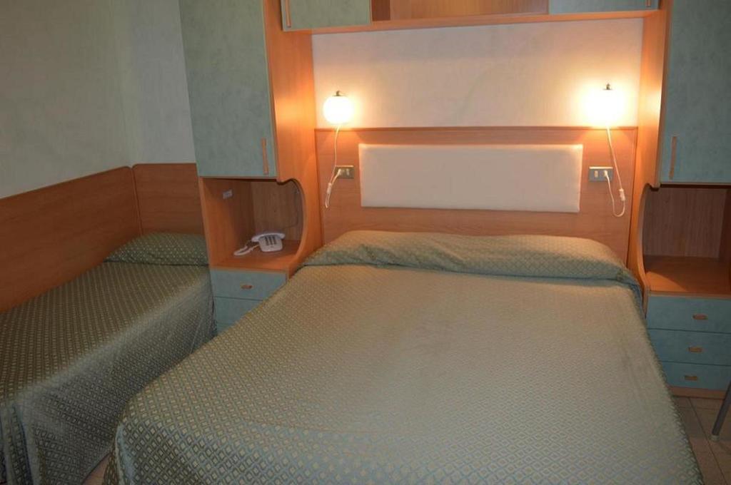 Hotel Arlecchino Milano Marittima Esterno foto