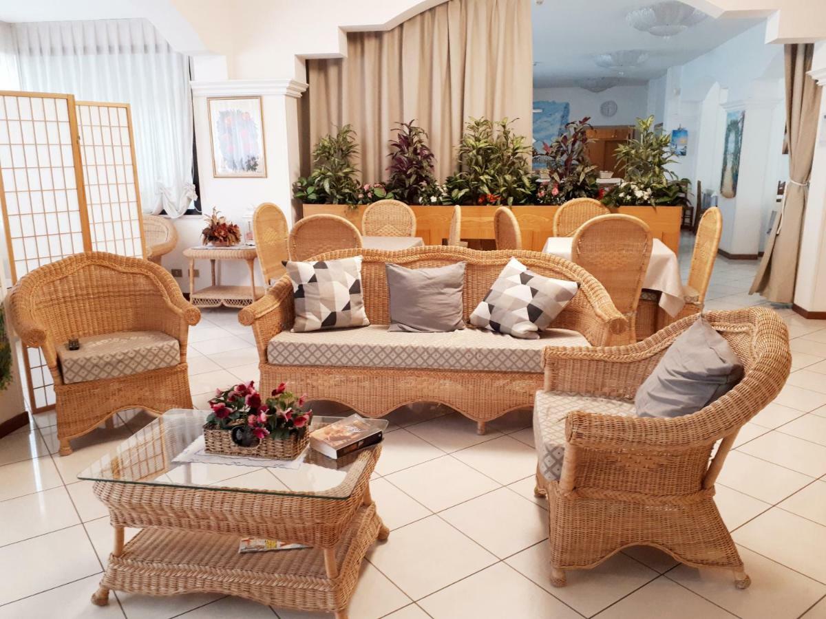 Hotel Arlecchino Milano Marittima Esterno foto
