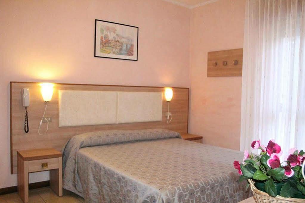 Hotel Arlecchino Milano Marittima Esterno foto
