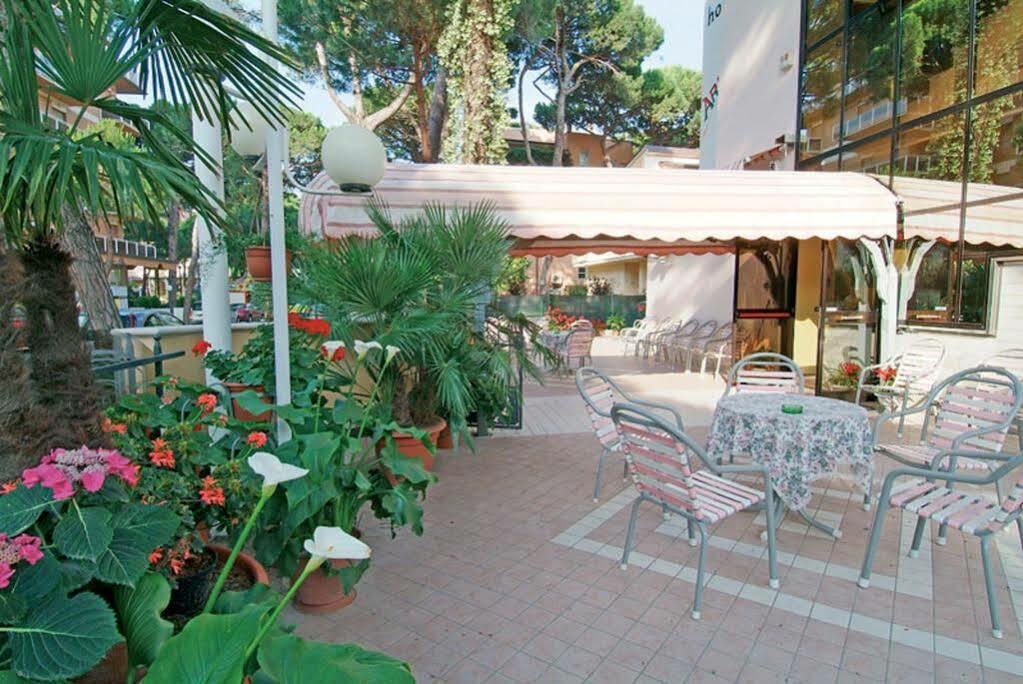 Hotel Arlecchino Milano Marittima Esterno foto