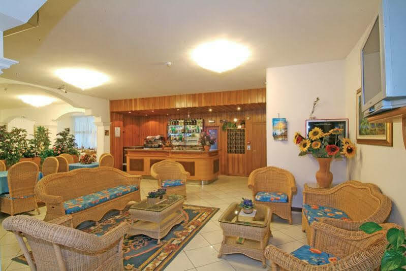 Hotel Arlecchino Milano Marittima Esterno foto
