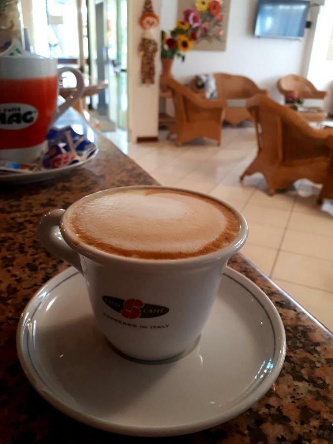 Hotel Arlecchino Milano Marittima Esterno foto
