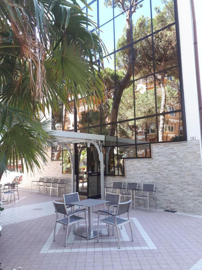 Hotel Arlecchino Milano Marittima Esterno foto