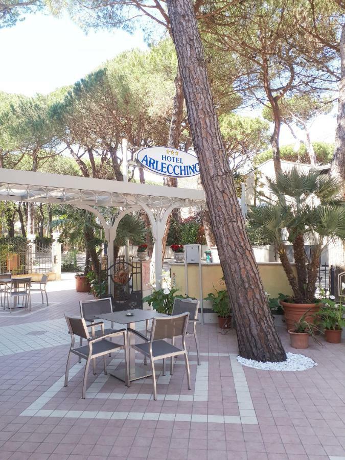 Hotel Arlecchino Milano Marittima Esterno foto